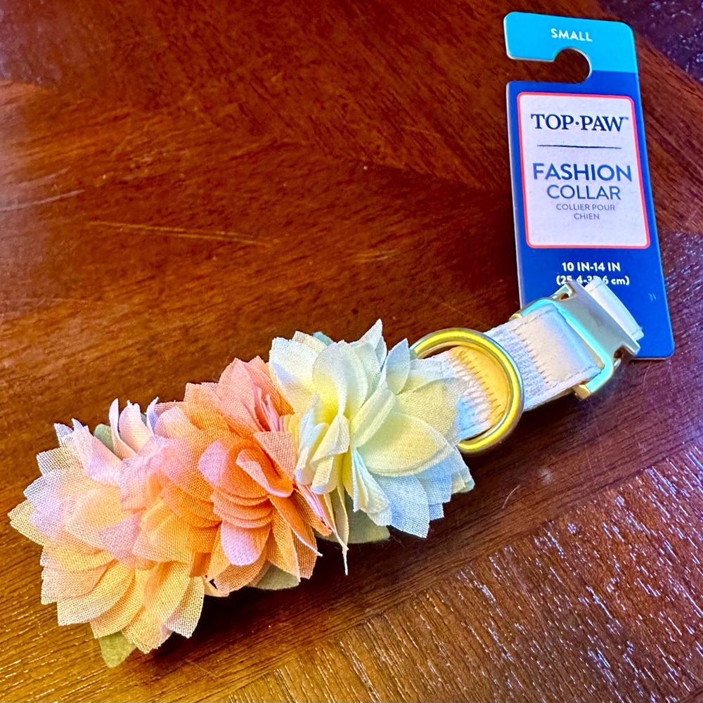 NWT DOG COLLAR WHITE FLOWER SIZE SMALL ADJUSTABLE